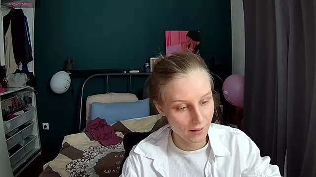Snapshot of KatiKate chatting on 4, 5, 2026 KatiKate online show from 4, 5, 2026