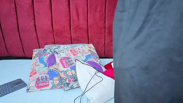 selena castillo online show from 4, 12, 2025