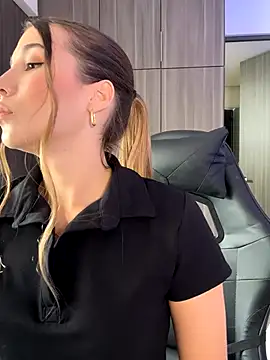 SophieRaily  online show from 8, 9, 2025