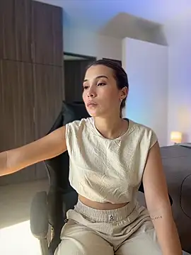 SophieRaily  online show from 5, 11, 2025