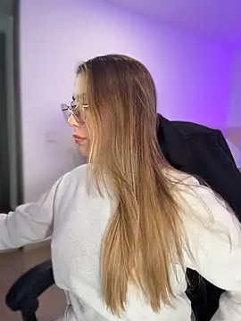 SophieRaily  online show from 25, 2, 2026