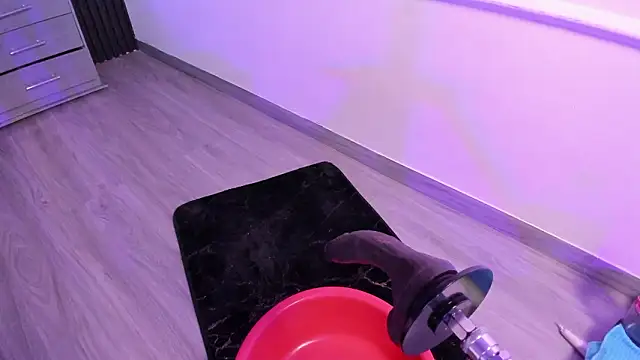 MiiaaMoonroee online show from 14, 2, 2026