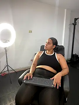 Snapshot of Violetrousse chatting on 15, 9, 2025 Violetrousse online show from 15, 9, 2025