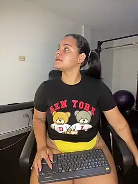 Snapshot of Violetrousse chatting on 4, 10, 2025 Violetrousse online show from 4, 10, 2025