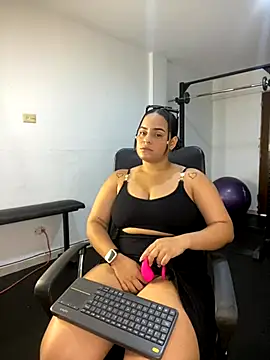 Snapshot of Violetrousse chatting on 12, 10, 2025 Violetrousse online show from 12, 10, 2025