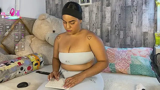 Snapshot of Violetrousse chatting on 23, 10, 2025 Violetrousse online show from 23, 10, 2025