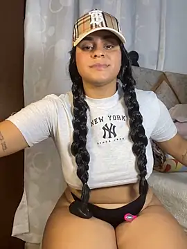 Snapshot of Violetrousse chatting on 8, 11, 2025 Violetrousse online show from 8, 11, 2025