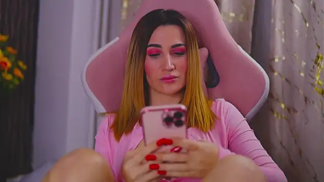 Snapshot of KimSkyex chatting on 13, 2, 2025 KimSkyex online show from 13, 2, 2025