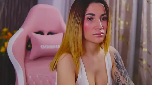 Snapshot of KimSkyex chatting on 22, 2, 2025 KimSkyex online show from 22, 2, 2025