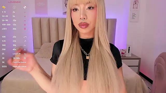 Catvalentine  online show from 14, 3, 2025