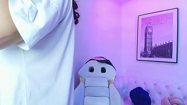 Snapshot of Theia_moon chatting on 12, 1, 2025 Theia moon online show from 12, 1, 2025