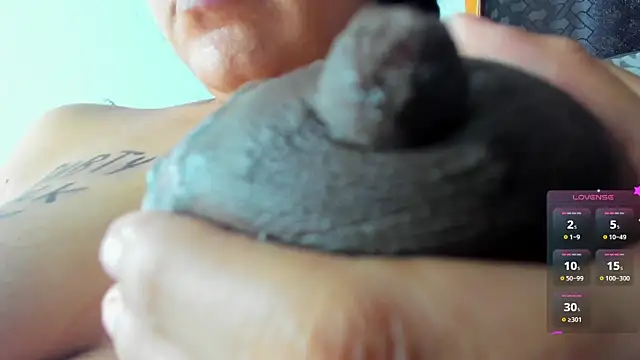 Snapshot of Venus_Blackk chatting on 14, 3, 2025 Venus Blackk online show from 14, 3, 2025