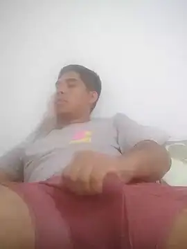 estudiante69 online show from 5, 1, 2025