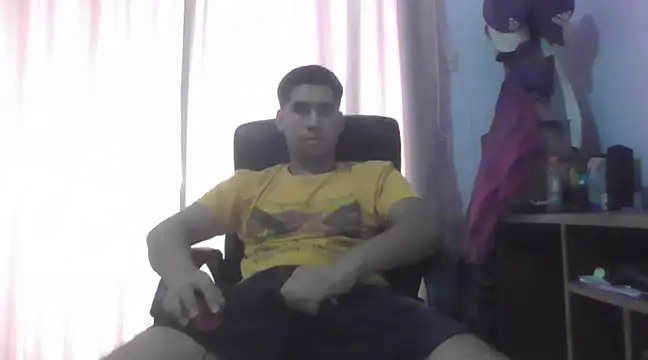 estudiante69 online show from 8, 2, 2025