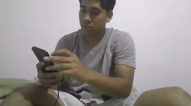 estudiante69 online show from 24, 2, 2025