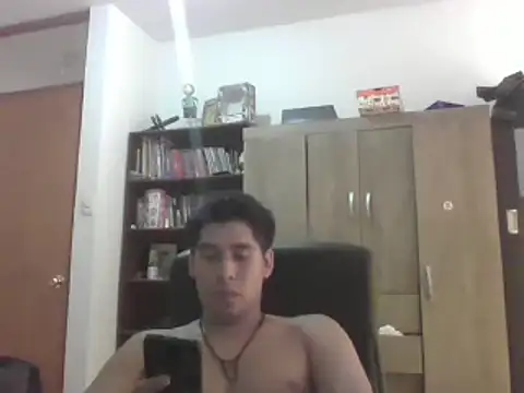 estudiante69 online show from 2, 3, 2025