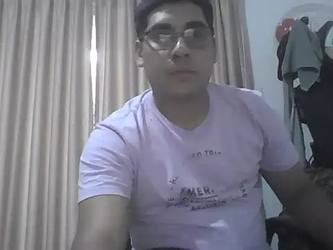 estudiante69 online show from 13, 10, 2025