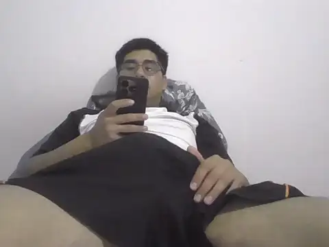 estudiante69 online show from 26, 10, 2025