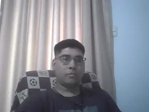 estudiante69 online show from 3, 12, 2025