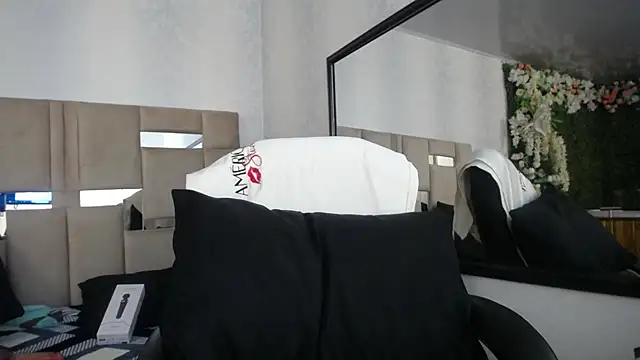 Snapshot of Queenjenn__ chatting on 17, 12, 2024 Queenjenn   online show from 17, 12, 2024