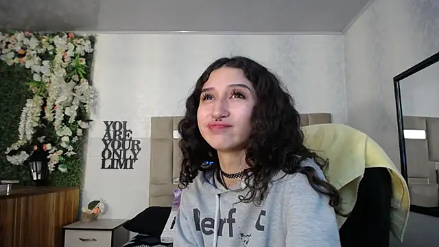 Snapshot of Queenjenn__ chatting on 26, 12, 2024 Queenjenn   online show from 26, 12, 2024
