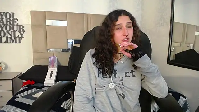 Snapshot of Queenjenn__ chatting on 26, 12, 2024 Queenjenn   online show from 26, 12, 2024