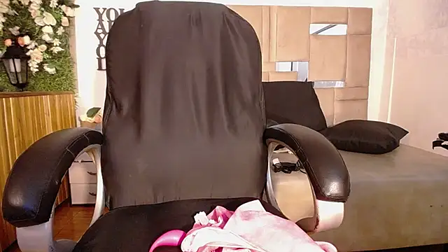 Snapshot of Queenjenn__ chatting on 31, 12, 2024 Queenjenn   online show from 31, 12, 2024