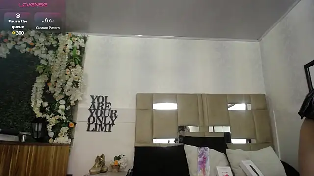 Snapshot of Queenjenn__ chatting on 6, 1, 2025 Queenjenn   online show from 6, 1, 2025