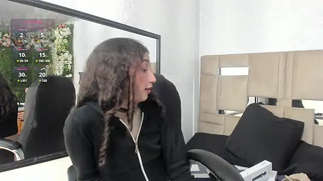 Snapshot of Queenjenn__ chatting on 1, 2, 2025 Queenjenn   online show from 1, 2, 2025