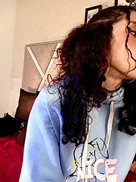 Snapshot of Queenjenn__ chatting on 16, 2, 2025 Queenjenn   online show from 16, 2, 2025