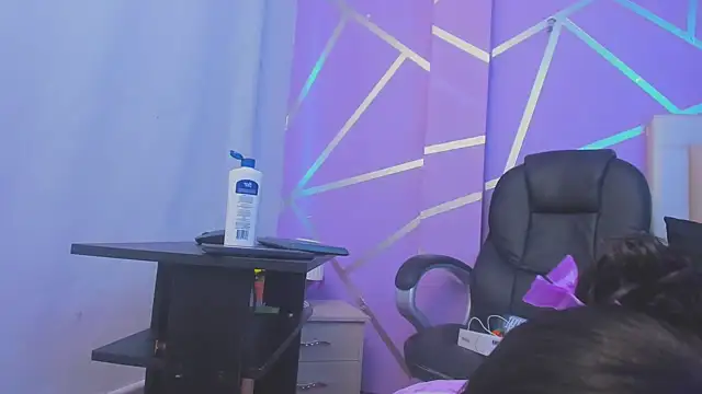 Snapshot of Queenjenn__ chatting on 25, 2, 2025 Queenjenn   online show from 25, 2, 2025