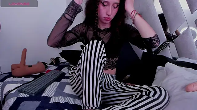 Snapshot of Queenjenn__ chatting on 12, 3, 2025 Queenjenn   online show from 12, 3, 2025