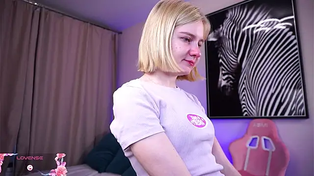 Snapshot of OdelinaFicken chatting on 28, 10, 2025 OdelinaFicken online show from 28, 10, 2025