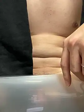 Snapshot of xxxxxrenxxxxx chatting on 20, 12, 2024 xxxxxrenxxxxx online show from 20, 12, 2024