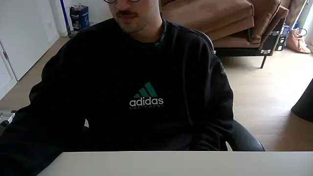 Snapshot of taallguyy_196 chatting on 12, 1, 2026 taallguyy 196 online show from 12, 1, 2026