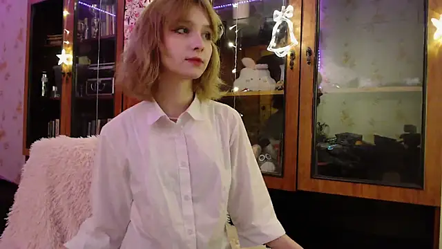 Snapshot of cloudgirrl chatting on 7, 1, 2025 cloudgirrl online show from 7, 1, 2025