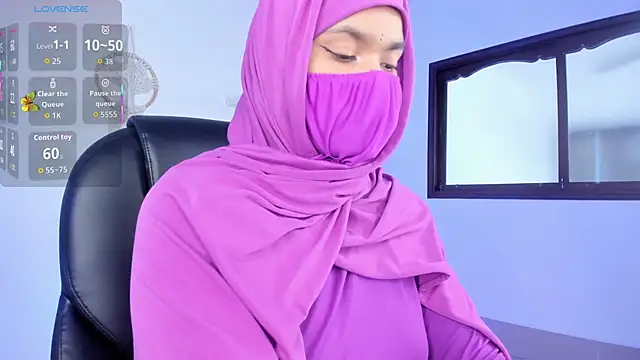 Snapshot of saray_halam chatting on 1, 10, 2025 saray halam online show from 1, 10, 2025