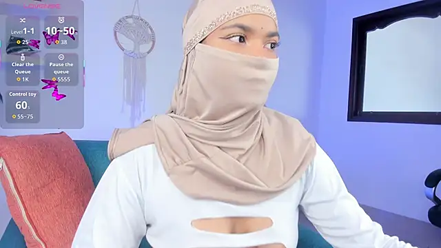 Snapshot of saray_halam chatting on 2, 10, 2025 saray halam online show from 2, 10, 2025