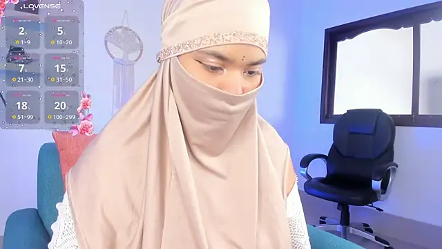 Snapshot of saray_halam chatting on 3, 10, 2025 saray halam online show from 3, 10, 2025