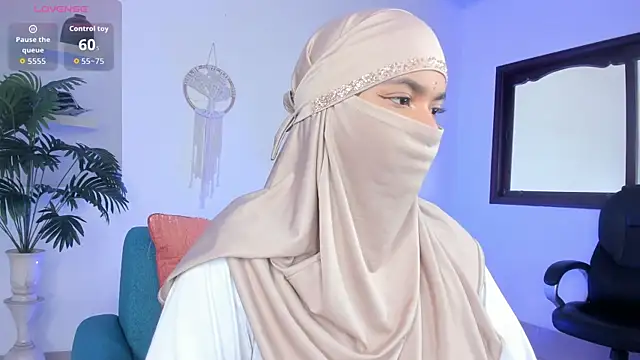 Snapshot of saray_halam chatting on 6, 10, 2025 saray halam online show from 6, 10, 2025