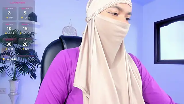 Snapshot of saray_halam chatting on 13, 10, 2025 saray halam online show from 13, 10, 2025