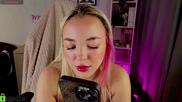 Snapshot of Christy_Little chatting on 5, 12, 2025 Christy Little online show from 5, 12, 2025