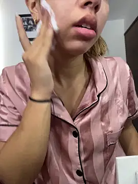 Aaliyah Salma online show from 17, 5, 2026