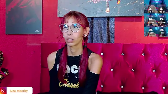 Snapshot of Lunamistyc chatting on 14, 11, 2025 Lunamistyc online show from 14, 11, 2025