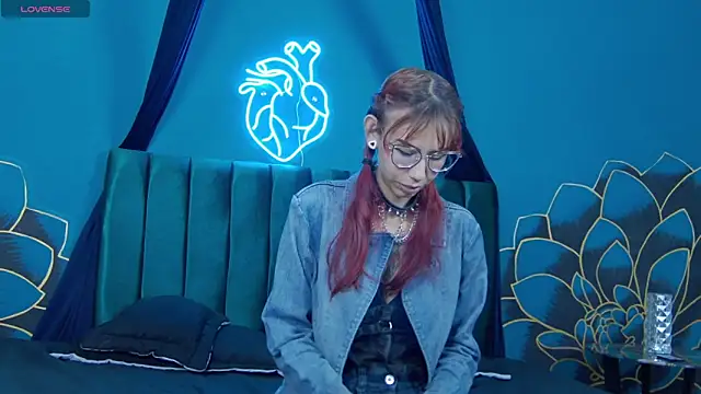 Snapshot of Lunamistyc chatting on 27, 11, 2025 Lunamistyc online show from 27, 11, 2025