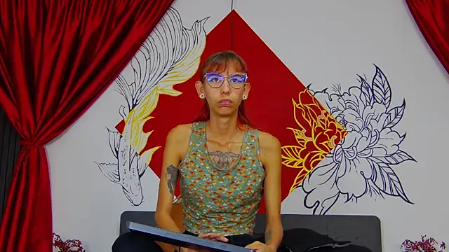 Snapshot of Lunamistyc chatting on 18, 12, 2025 Lunamistyc online show from 18, 12, 2025