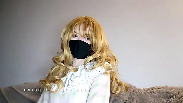 Snapshot of MirraMissu chatting on 2, 12, 2024 MirraMissu online show from 2, 12, 2024