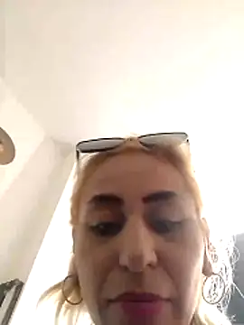 Snapshot of ariana_crazzy chatting on 1, 4, 2026 ariana crazzy online show from 1, 4, 2026