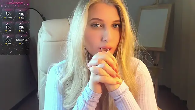 Evacadooo online show from 12, 1, 2025