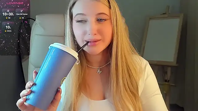 Evacadooo online show from 16, 1, 2025